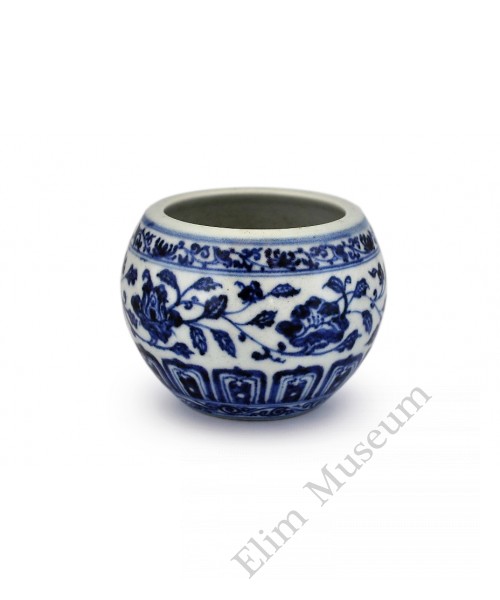 1480 A b&W five scrolling flowers water pot